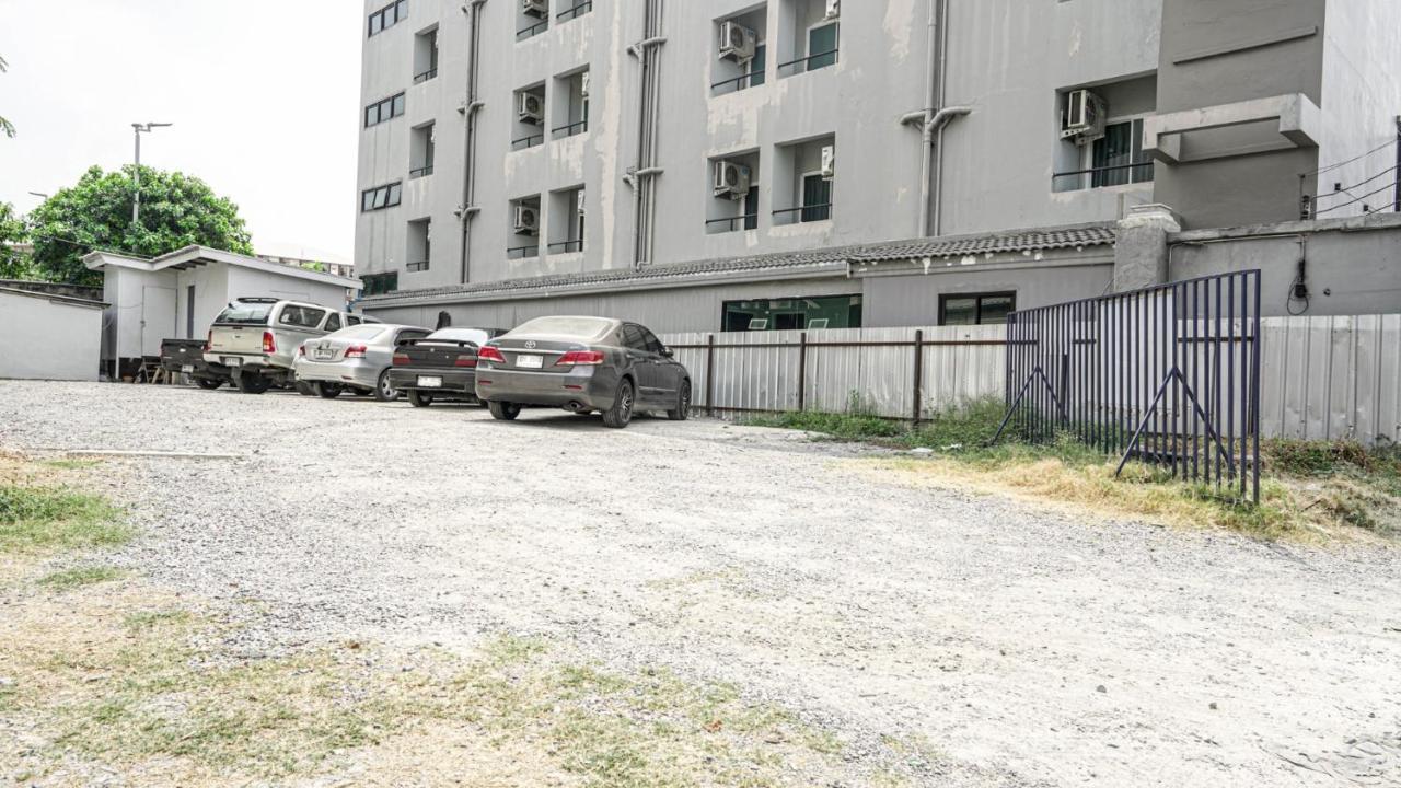 Roomquest Bangkok Don Mueang Airport Екстериор снимка