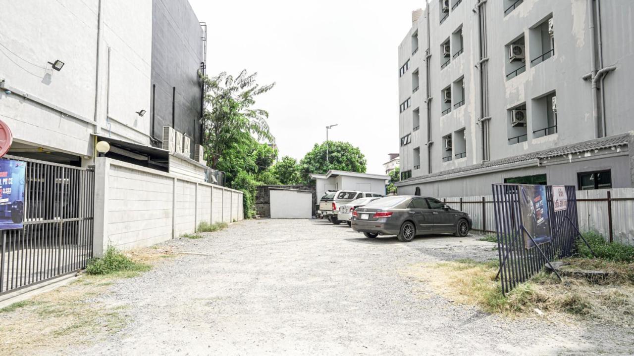 Roomquest Bangkok Don Mueang Airport Екстериор снимка