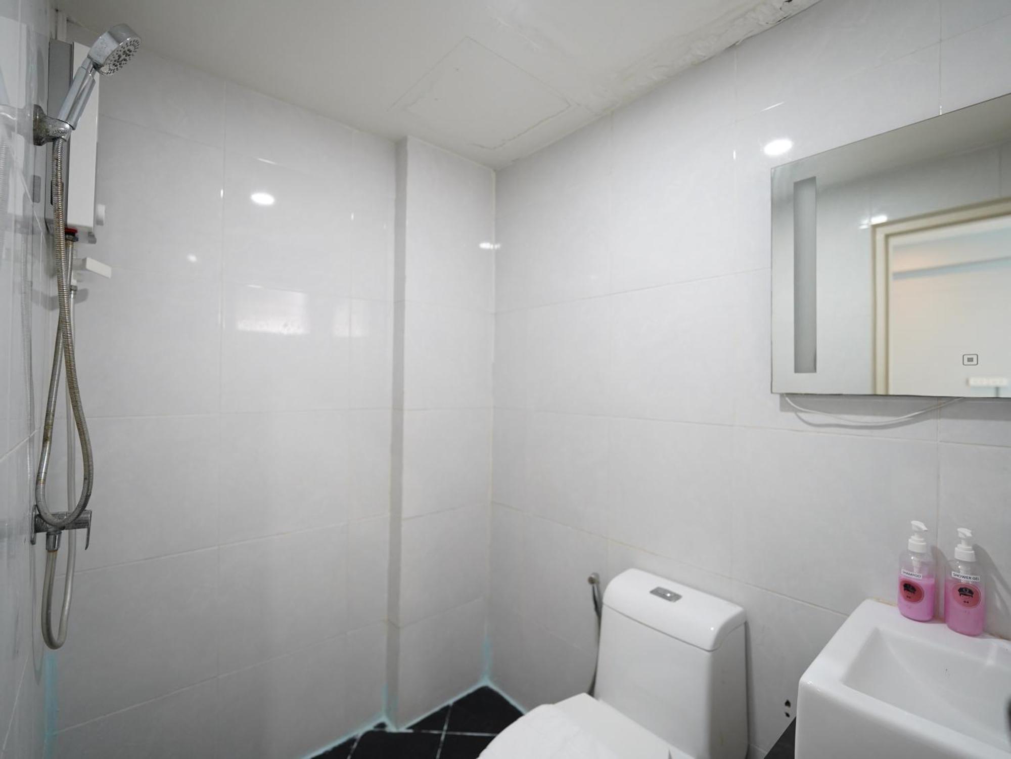 Roomquest Bangkok Don Mueang Airport Стая снимка
